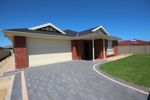 LJ Hooker Goolwa Holiday Rentals - 42 Underwood Avenue, Goolwa Beach - Accommodation Nelson Bay 16