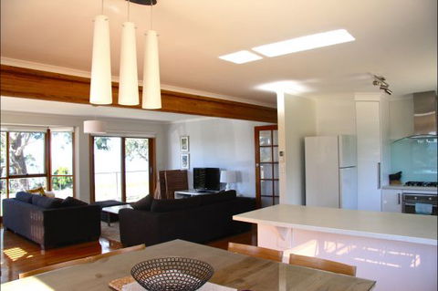 Darlington Beach House @ Spring Beach - Accommodation Nelson Bay 0