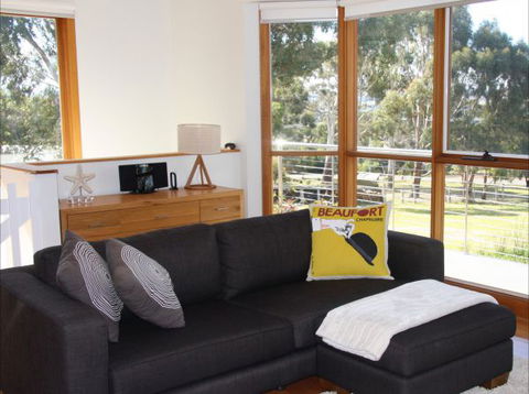 Darlington Beach House @ Spring Beach - Accommodation Nelson Bay 3