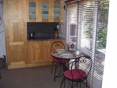 Garden Studio Unit - Accommodation Nelson Bay 1