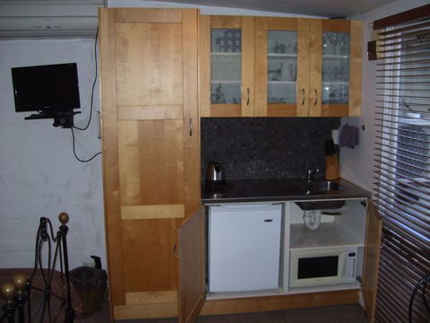 Garden Studio Unit - Accommodation Nelson Bay 2
