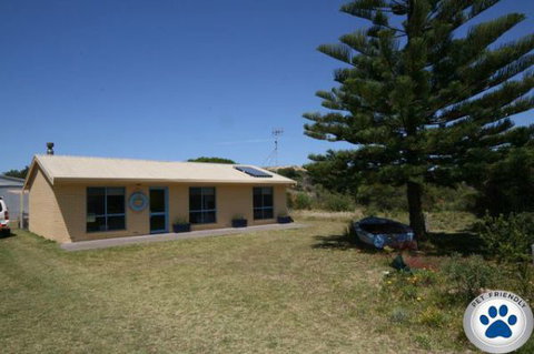 LJ Hooker Goolwa Holiday Rentals - 15 Eaton Avenue, Goolwa Beach - Accommodation Nelson Bay 0