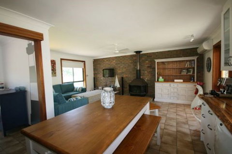 LJ Hooker Goolwa Holiday Rentals - 15 Eaton Avenue, Goolwa Beach - Accommodation Nelson Bay 1