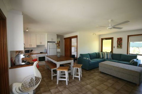 LJ Hooker Goolwa Holiday Rentals - 15 Eaton Avenue, Goolwa Beach - Accommodation Nelson Bay 2