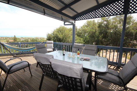 LJ Hooker Goolwa Holiday Rentals - 39 Bradford Road, Goolwa Beach - Accommodation Nelson Bay 1