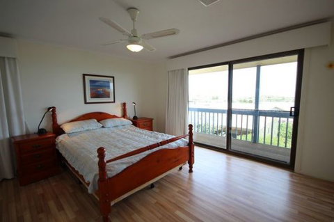 LJ Hooker Goolwa Holiday Rentals - 39 Bradford Road, Goolwa Beach - Accommodation Nelson Bay 3
