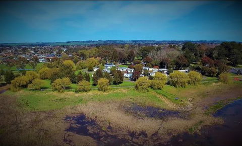Lake Colac Caravan Park - Accommodation Nelson Bay 2