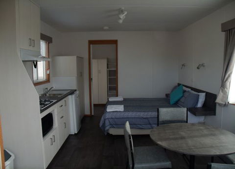 Lake Colac Caravan Park - Accommodation Nelson Bay 5