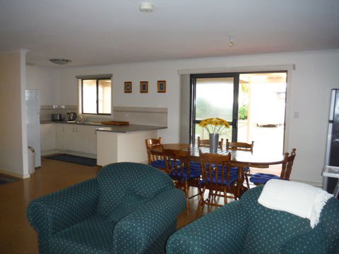 Lawhill Lodge - Accommodation Nelson Bay 2