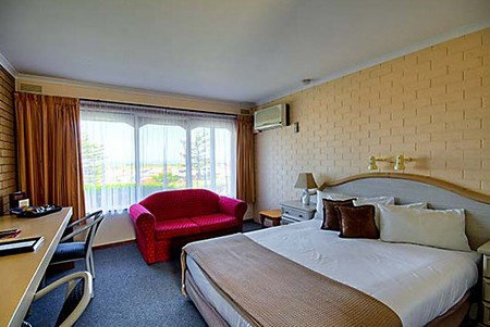 Raglan Motor Inn - Accommodation Nelson Bay 0