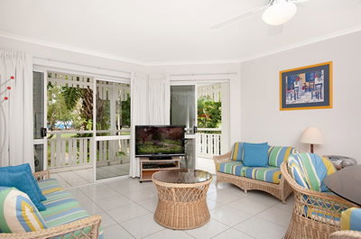 Apartments At The White House Port Douglas - Nelsons Bay Accommodation 3
