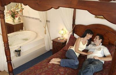 Wine & Roses Bed & Breakfast - Accommodation Nelson Bay 5