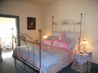 All Saints And Sinners Colonial B&B - Accommodation Nelson Bay 2