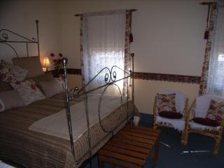 All Saints And Sinners Colonial B&B - Accommodation Nelson Bay 4