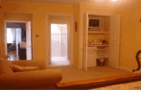 Walton House - Accommodation Nelson Bay 3