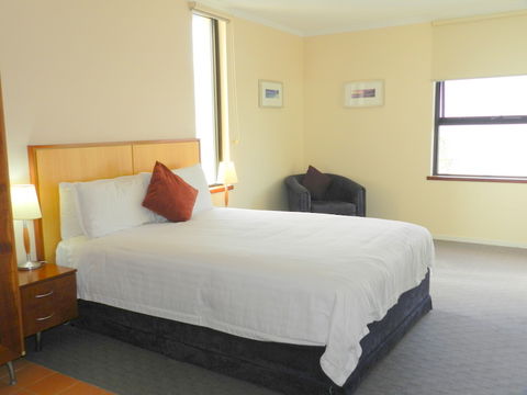 Ocean Beach Hotel - Accommodation Nelson Bay 1