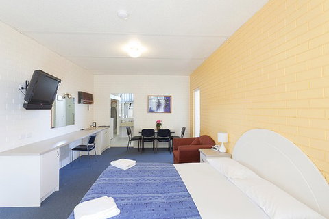 Statesman Motor Inn - Accommodation Nelson Bay 1