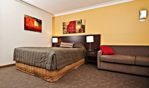Governor Macquarie Motor Inn - Accommodation Nelson Bay 3