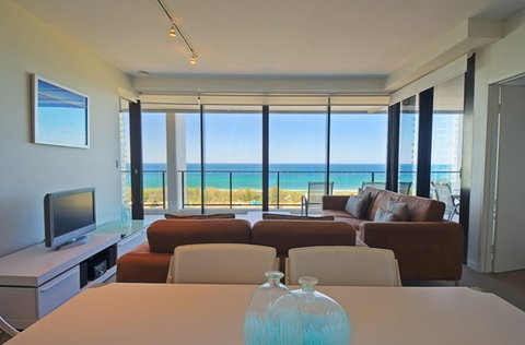 Ultra Broadbeach - Nelsons Bay Accommodation 3