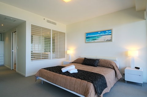 Ultra Broadbeach - Nelsons Bay Accommodation 4