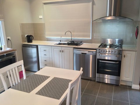 High Peaks Cottages - Accommodation Nelson Bay 2