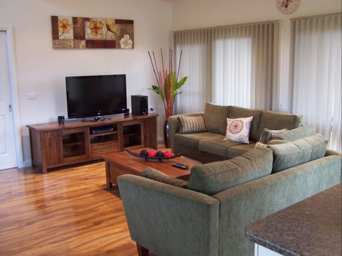 High Peaks Cottages - Accommodation Nelson Bay 5