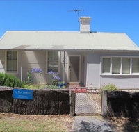 Holly's Holiday Home - Accommodation Nelson Bay