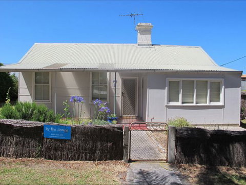 Holly's Holiday Home - Accommodation Nelson Bay 0