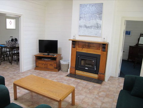 Holly's Holiday Home - Accommodation Nelson Bay 3