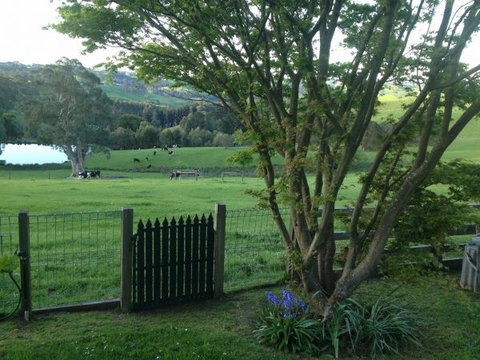 Halcyon Cottage Retreat - Self Contained Accommodation - Nelson Bay Accommodation.com 7