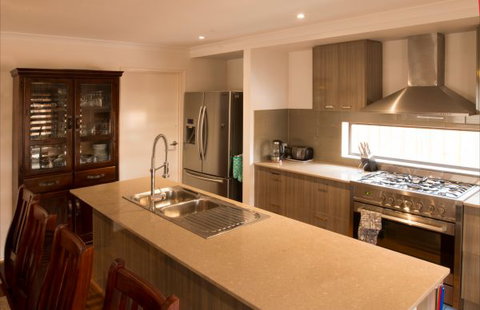 Sea Escape - Nelsons Bay Accommodation 10