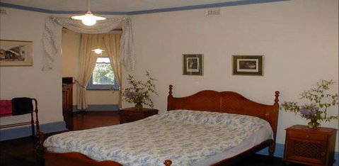 Warwick House - Accommodation Nelson Bay 0