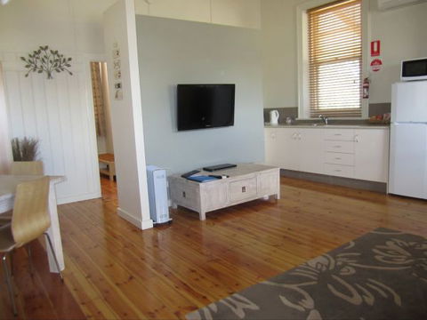 Clydesdale Cottage Bed & Breakfast - Accommodation Nelson Bay 3