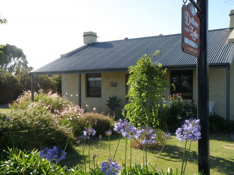 Dalton On The Lake - Accommodation Nelson Bay 1