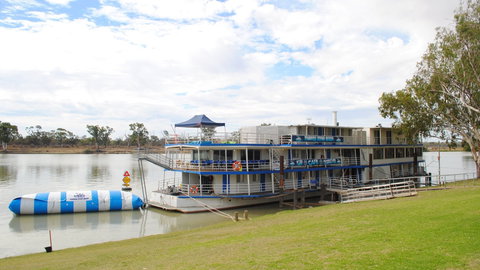 Murray River Queen Backpackers - Accommodation Nelson Bay 0