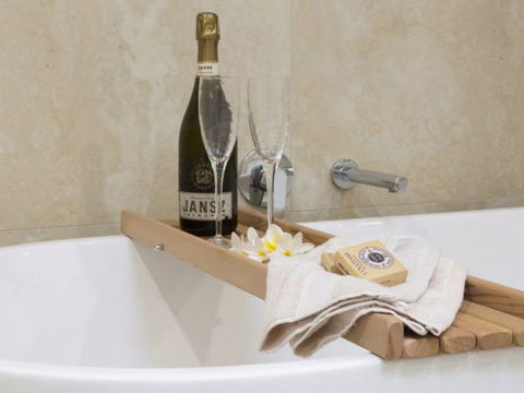 Admiralty Apartments - Accommodation Nelson Bay 4