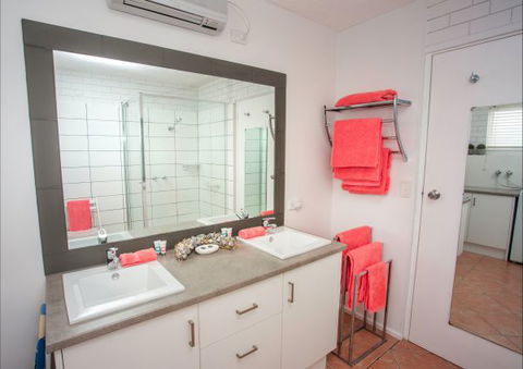 Arlingtons Accommodation - Accommodation Nelson Bay 2