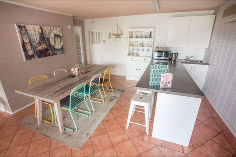 Arlingtons Accommodation - Accommodation Nelson Bay 4