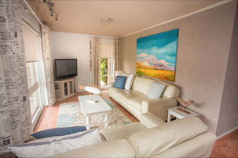 Arlingtons Accommodation - Accommodation Nelson Bay 5