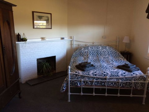 Corryong Holiday Cottages - Sportsview - Accommodation Nelson Bay 2