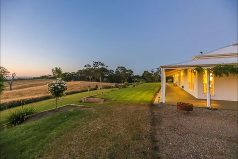 Jura House - Accommodation Nelson Bay 0