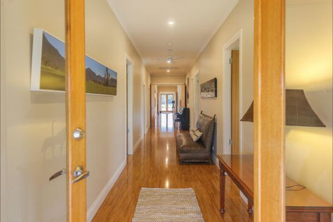 Jura House - Accommodation Nelson Bay 1