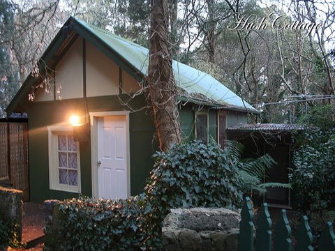 Lotus Lodges: Hush Cottage & Charmed Cabin - Accommodation Nelson Bay 0