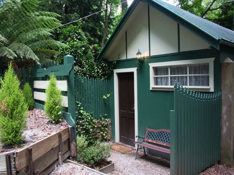 Lotus Lodges: Hush Cottage & Charmed Cabin - Accommodation Nelson Bay 4