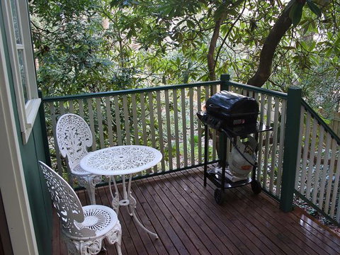 Lotus Lodges: Hush Cottage & Charmed Cabin - Accommodation Nelson Bay 5