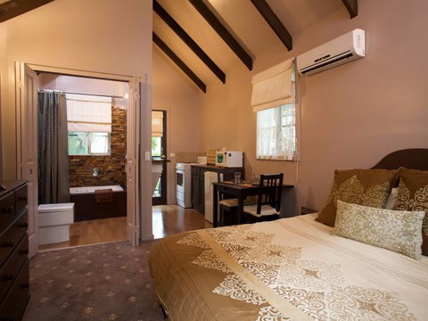 Lotus Lodges: Hush Cottage & Charmed Cabin - Accommodation Nelson Bay 6