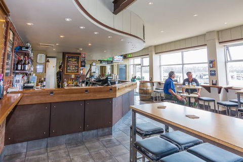 Merimbula Hotel - Accommodation Nelson Bay 1