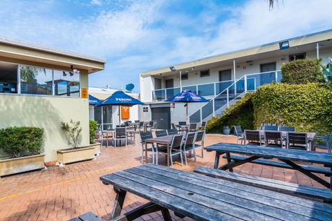 Merimbula Hotel - Accommodation Nelson Bay 3