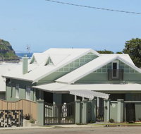 Merewether Beach House B and B - Accommodation Nelson Bay