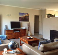Queen Bee - Accommodation Nelson Bay